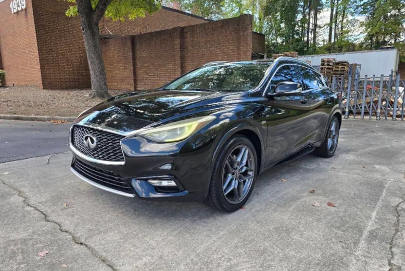 2018 Infiniti QX30 Premium photo 1