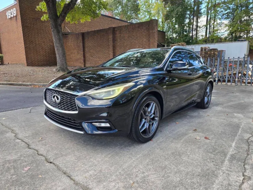 2018 Infiniti QX30 Premium photo 1
