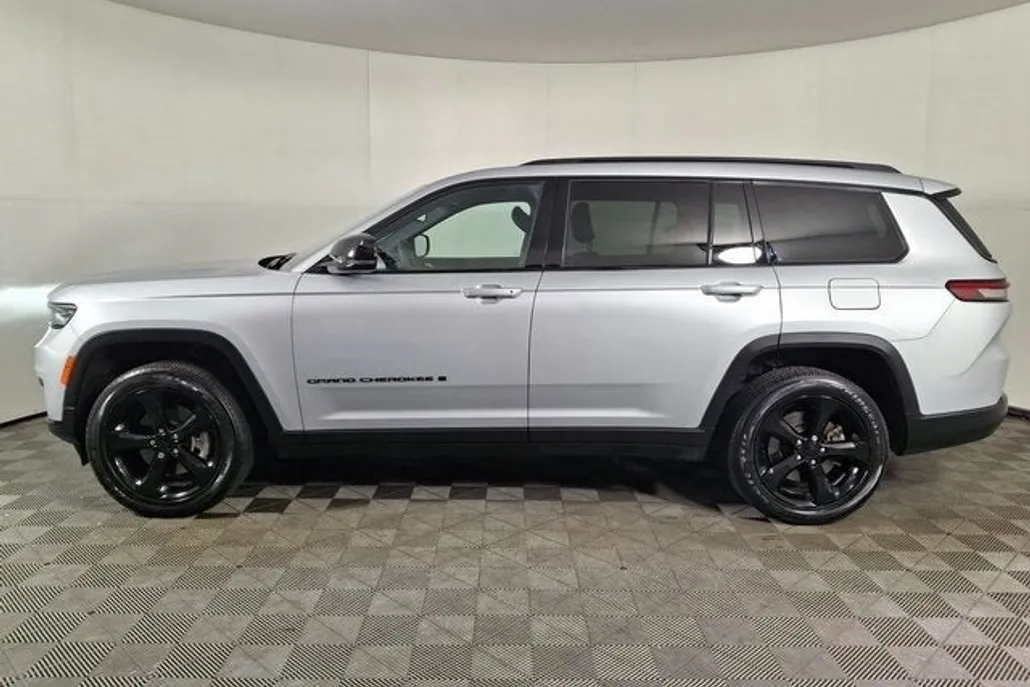2023 Jeep Grand Cherokee Altitude photo 1