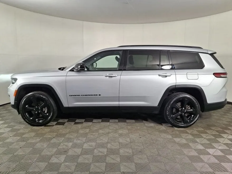 2023 Jeep Grand Cherokee Altitude photo 1