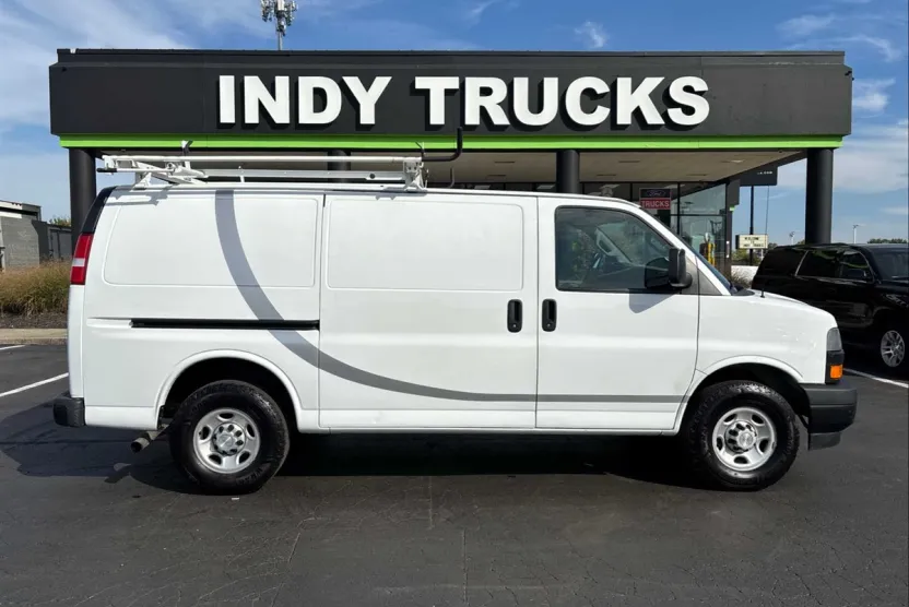 2021 Chevrolet Express 3500 Cargo photo 1