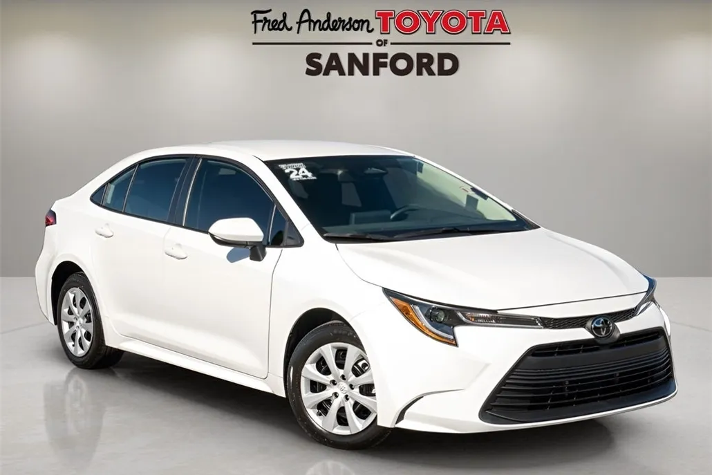2024 Toyota Corolla LE photo 1
