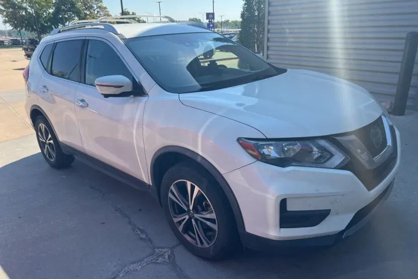 2019 Nissan Rogue SV photo 1
