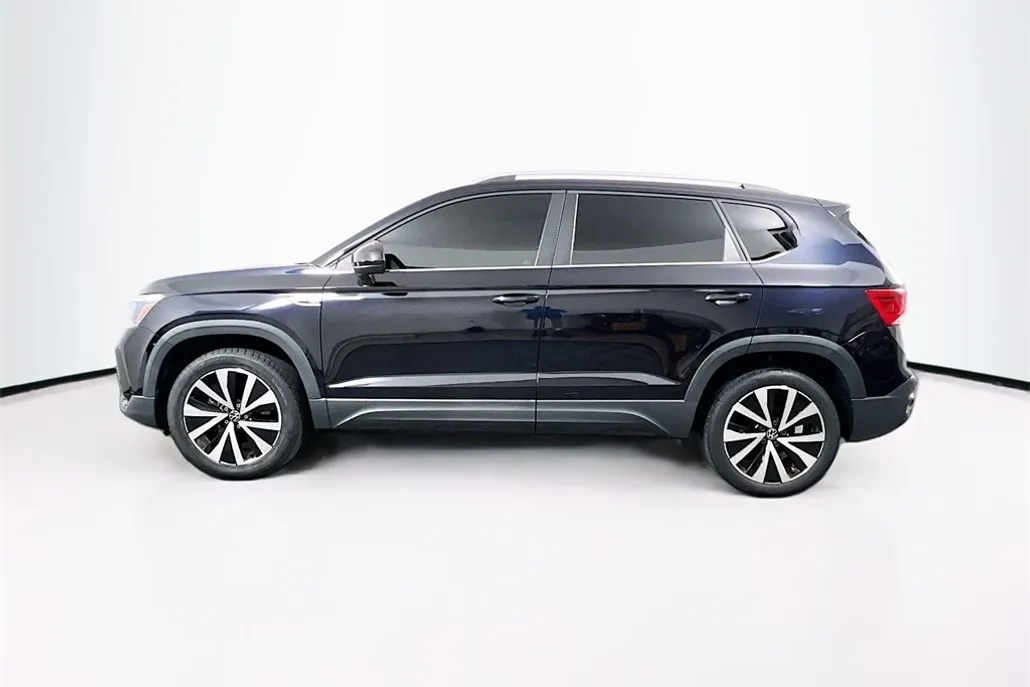 2022 Volkswagen Taos SE photo 1