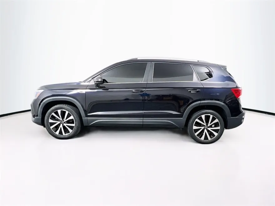 2022 Volkswagen Taos SE photo 1