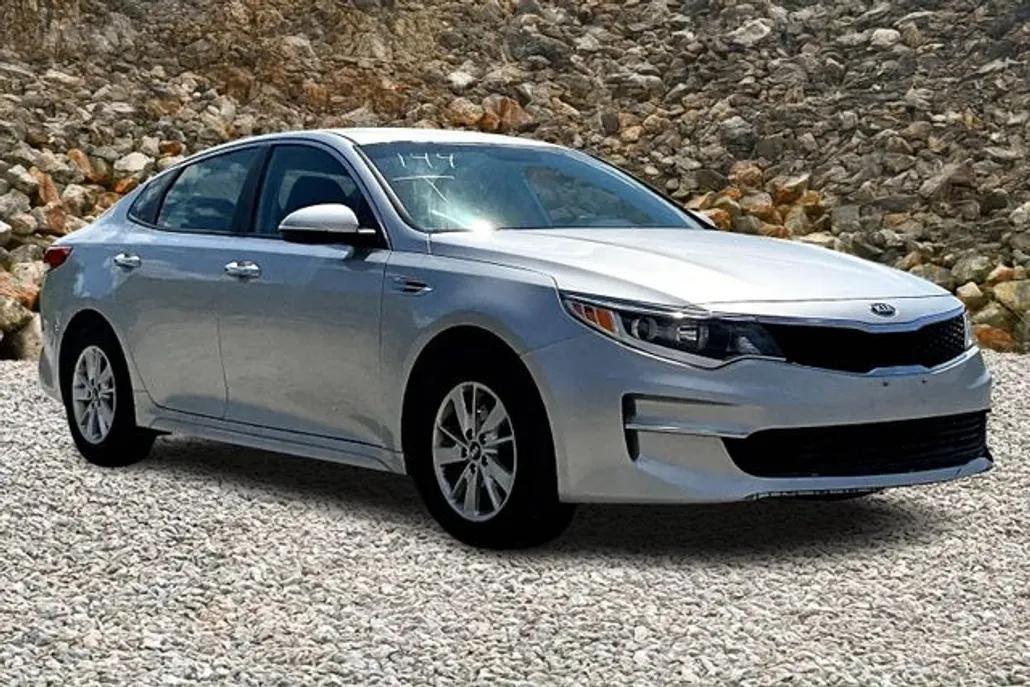 2016 Kia Optima LX photo 1