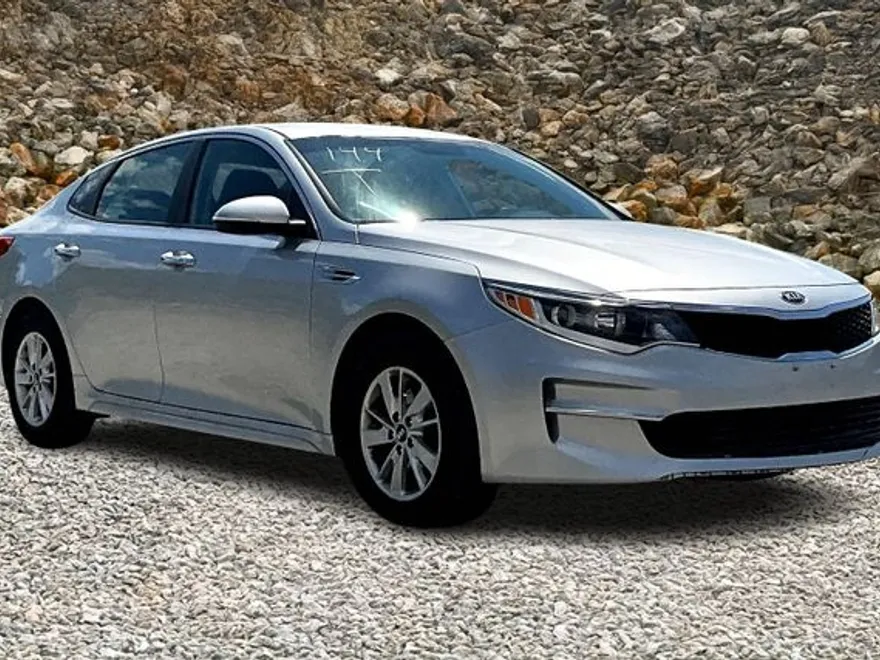 2016 Kia Optima LX photo 1