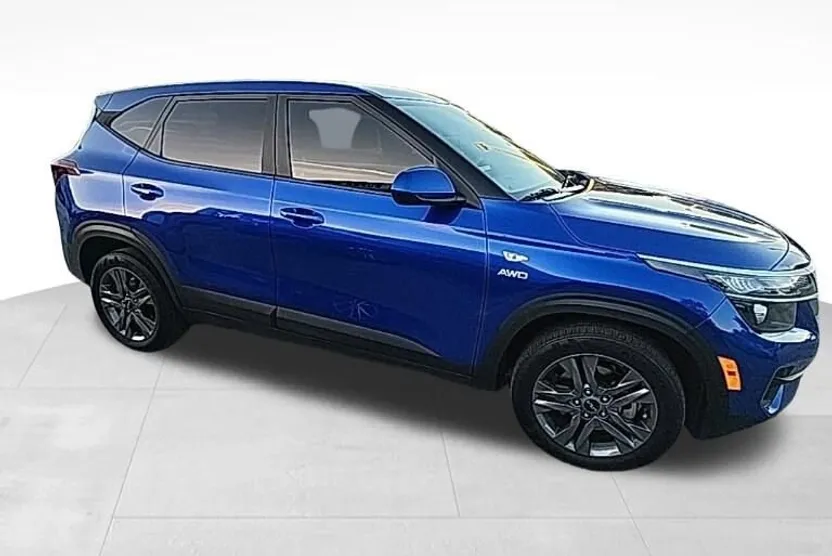 2023 Kia Seltos LX photo 1