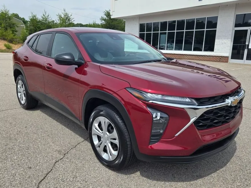 2024 Chevrolet Trax LS photo 1