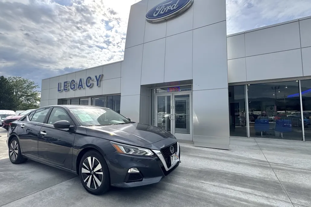 2022 Nissan Altima 2.5 SV photo 1