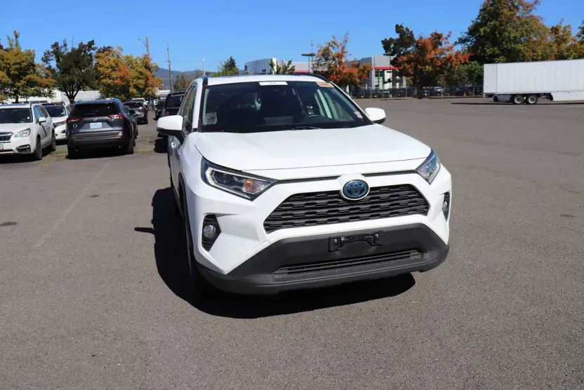 2020 Toyota RAV4 Hybrid XLE photo 1