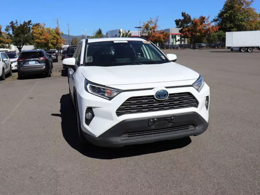 2020 Toyota RAV4 Hybrid XLE photo 1