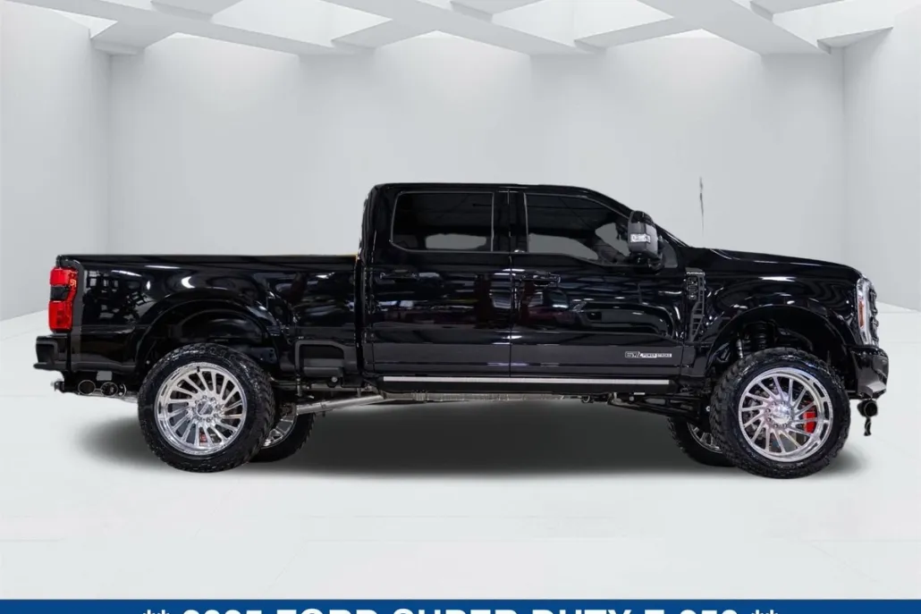 2025 Ford F-250 Platinum photo 1
