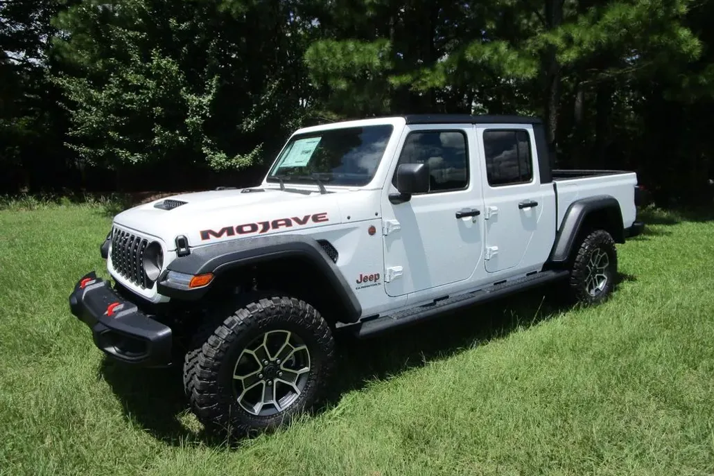 2025 Jeep Gladiator Mojave photo 1
