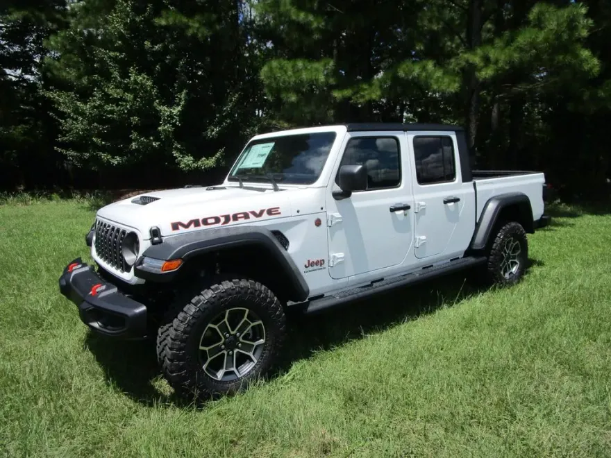 2025 Jeep Gladiator Mojave photo 1