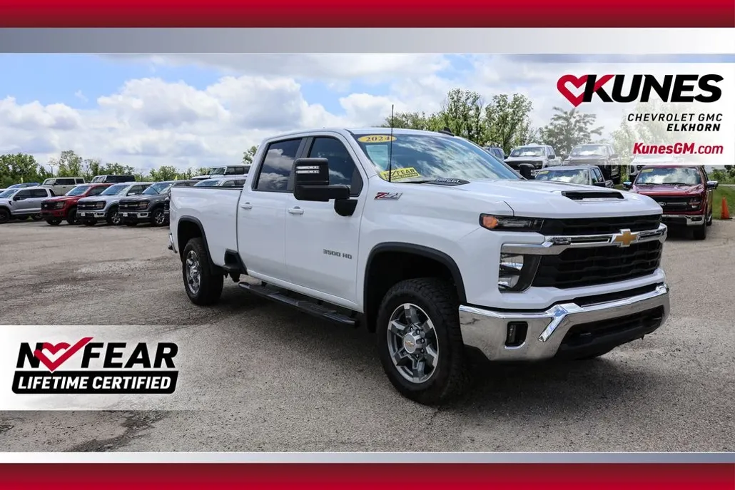 2024 Chevrolet Silverado 3500HD LT photo 1