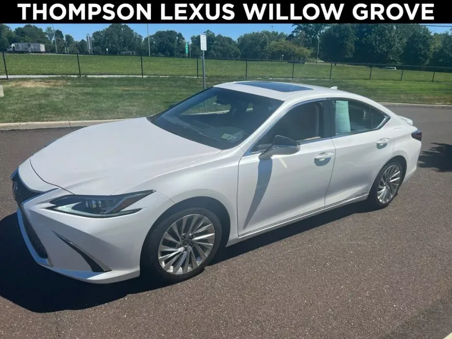 2019 Lexus ES 300h photo 1