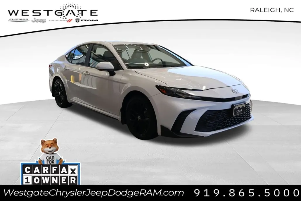 2025 Toyota Camry SE photo 1