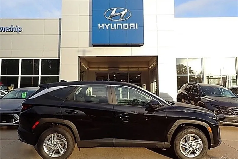 2025 Hyundai Tucson SE photo 1