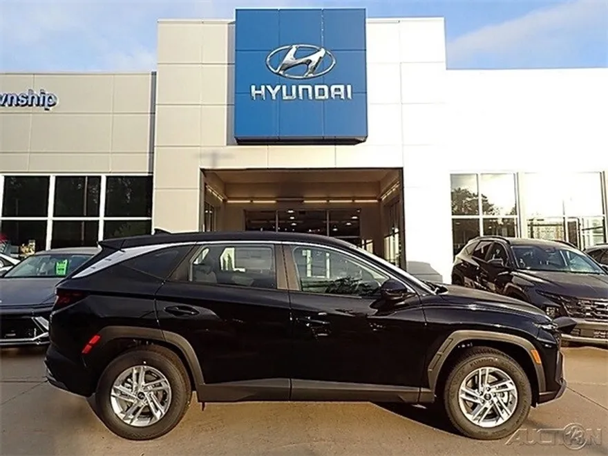2025 Hyundai Tucson SE photo 1