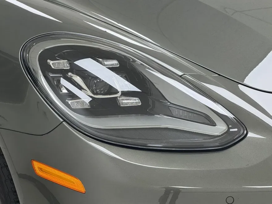 2023 Porsche Panamera 4 Platinum photo 31