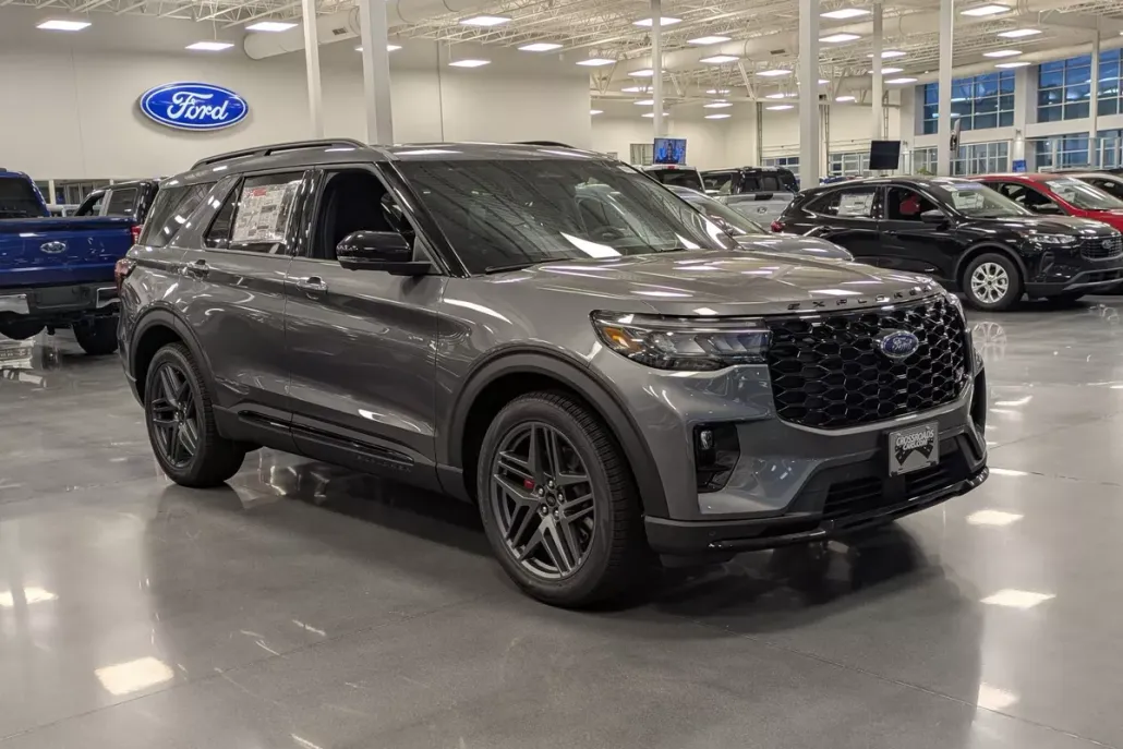 2025 Ford Explorer ST photo 1