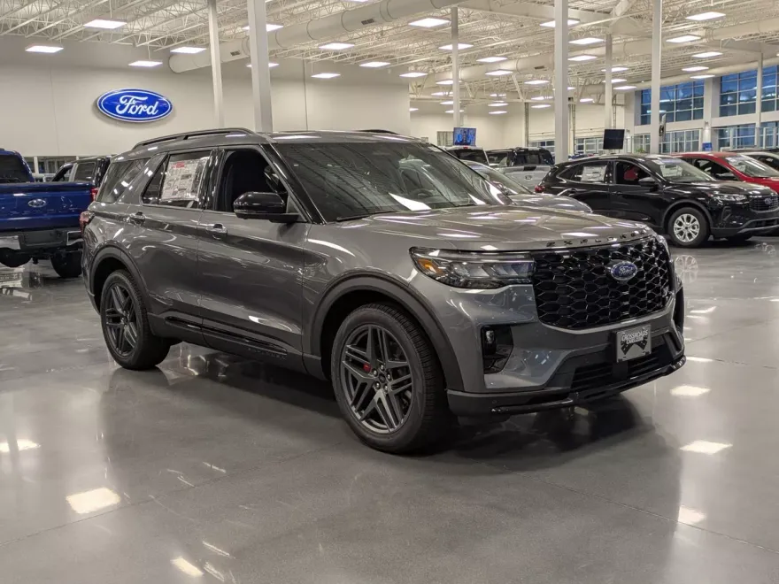 2025 Ford Explorer ST photo 1