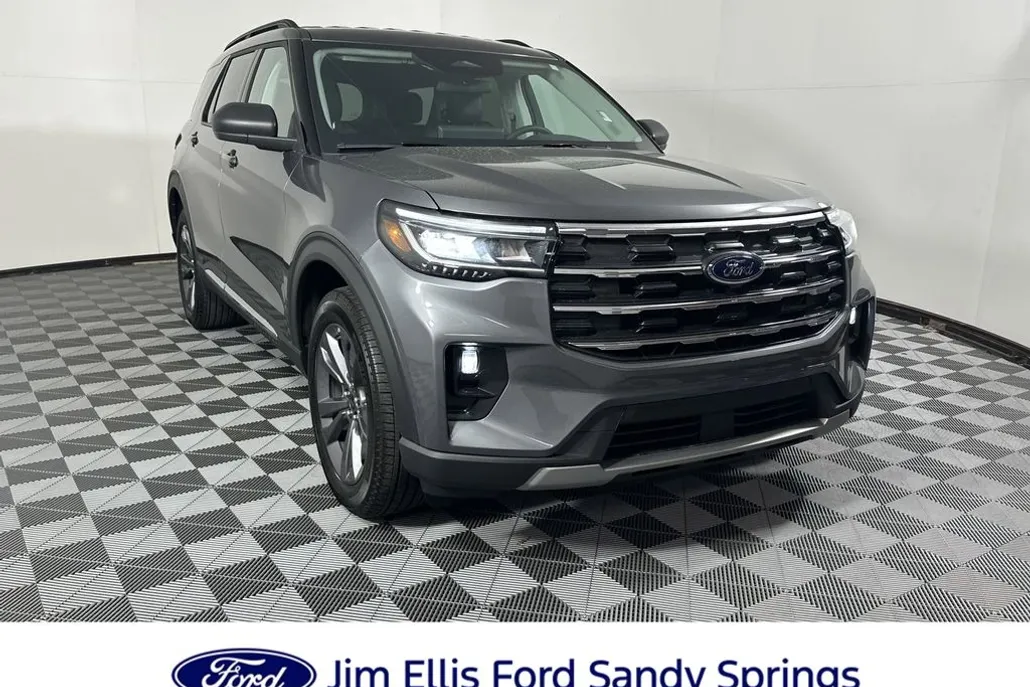 2025 Ford Explorer photo 1