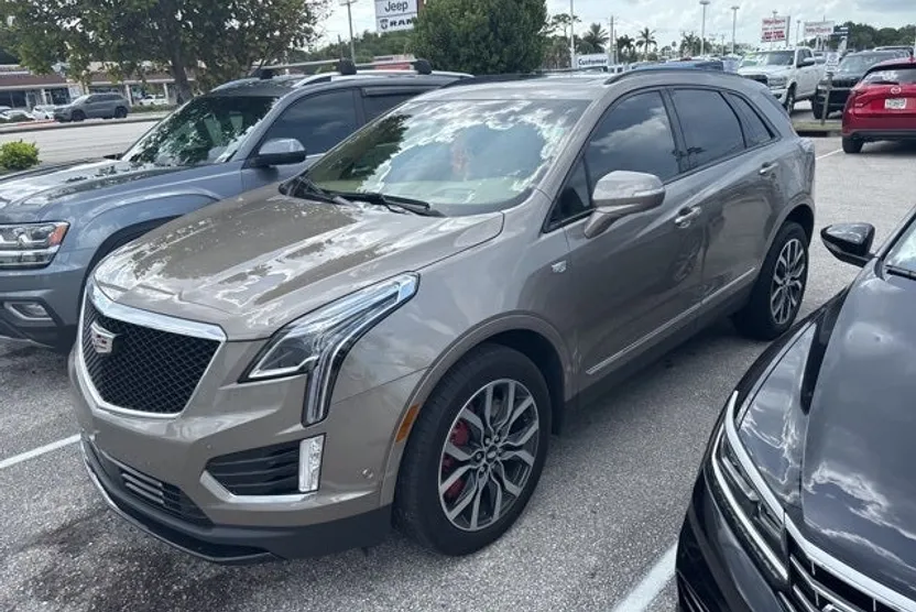 2023 Cadillac XT5 Sport photo 1