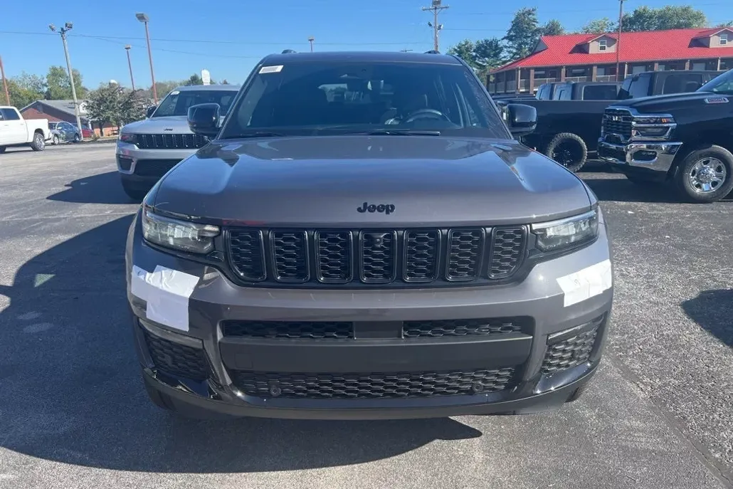 2025 Jeep Grand Cherokee Limited photo 1