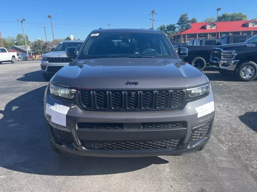 2025 Jeep Grand Cherokee Limited photo 1