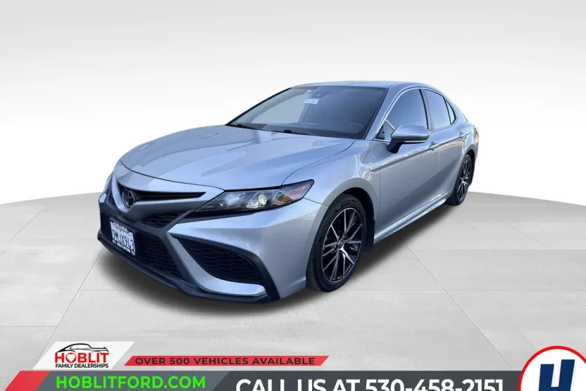 2022 Toyota Camry SE photo 1