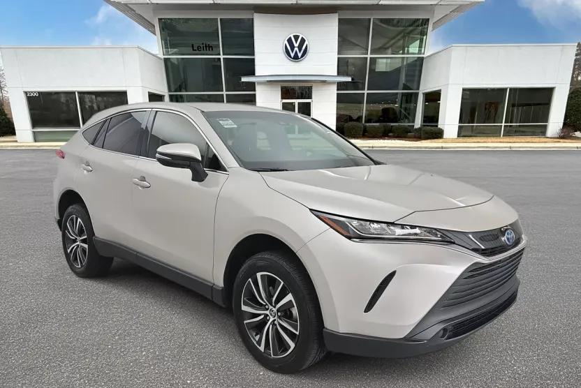 2022 Toyota Venza LE photo 1