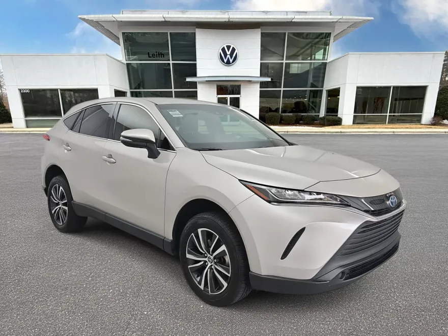 2022 Toyota Venza LE photo 1