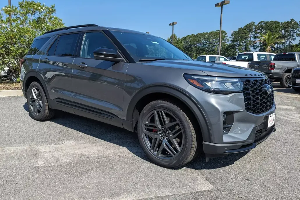 2025 Ford Explorer ST photo 1