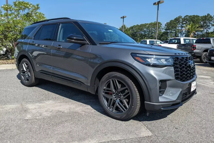 2025 Ford Explorer ST photo 1