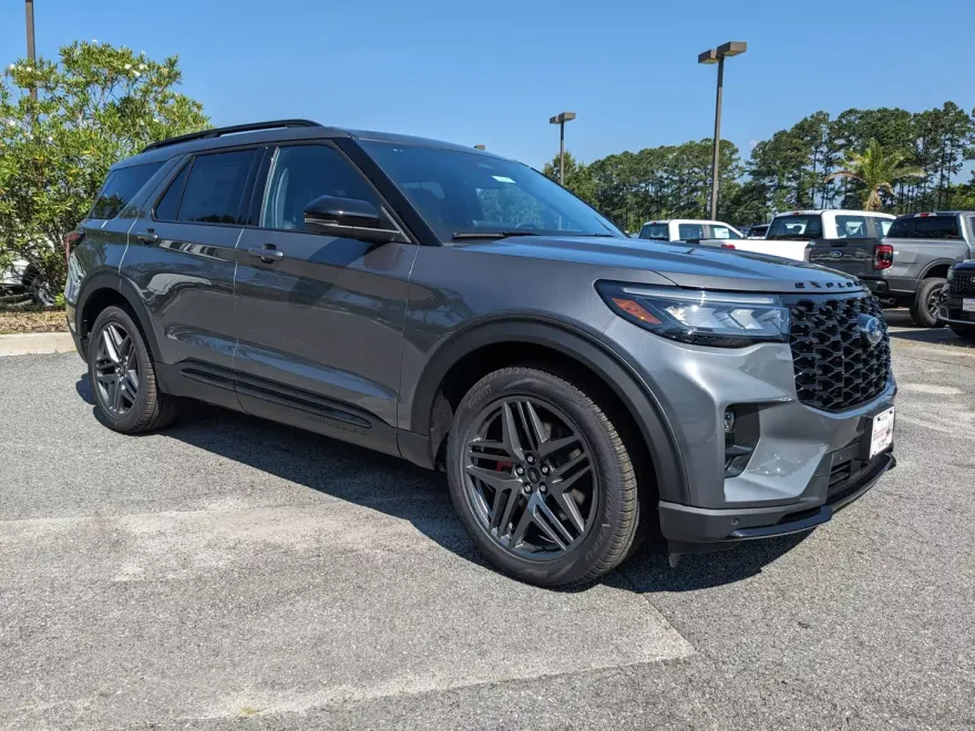 2025 Ford Explorer ST photo 1