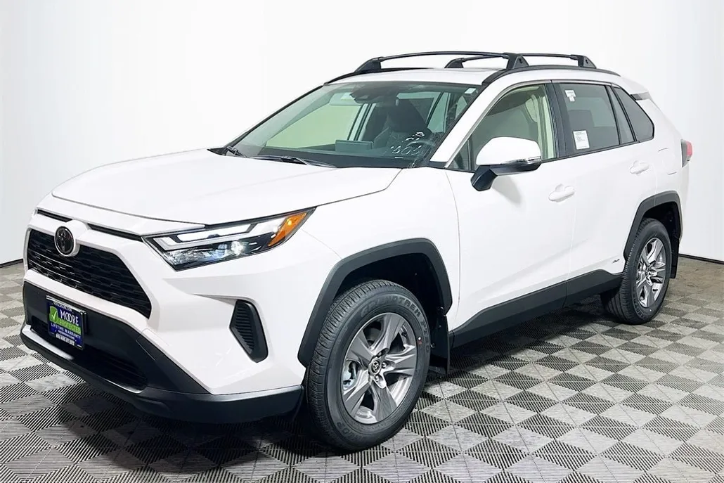 2025 Toyota RAV4 Hybrid XLE photo 1