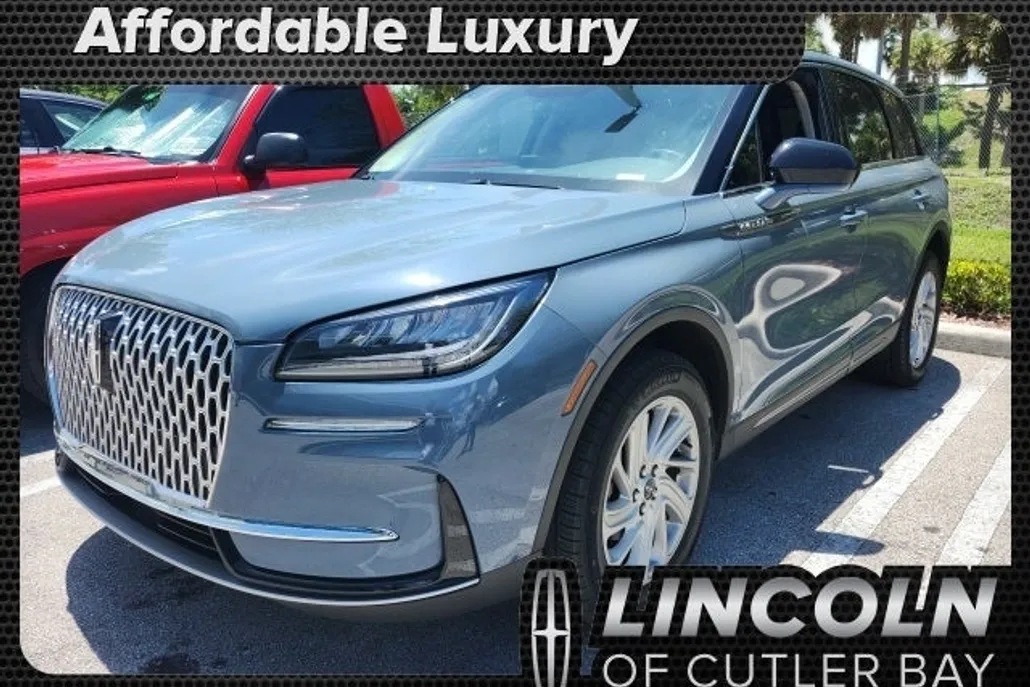 2023 Lincoln Corsair Standard photo 1