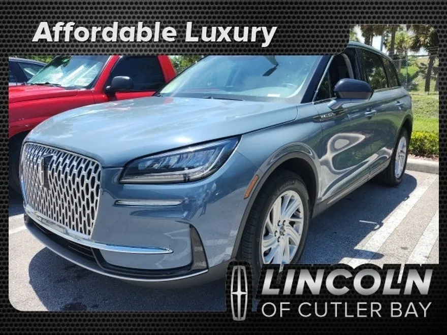 2023 Lincoln Corsair Standard photo 1