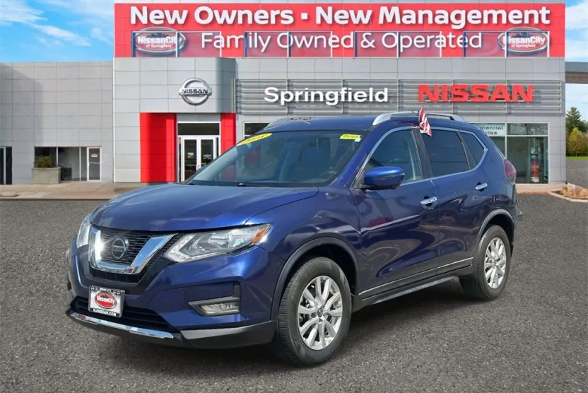 2018 Nissan Rogue SV photo 1