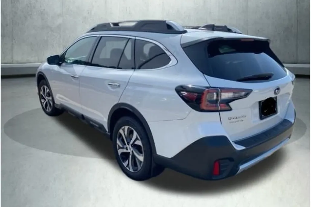 2020 Subaru Outback Touring photo 1