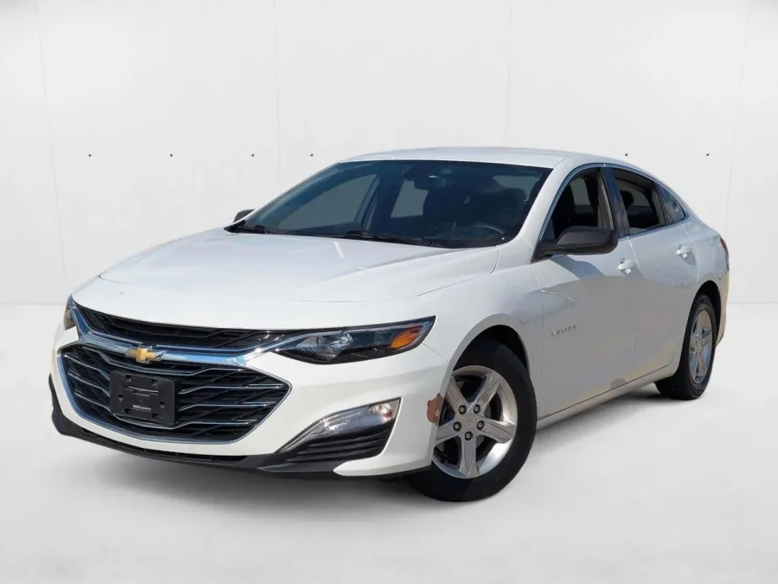 2022 Chevrolet Malibu LS photo 1