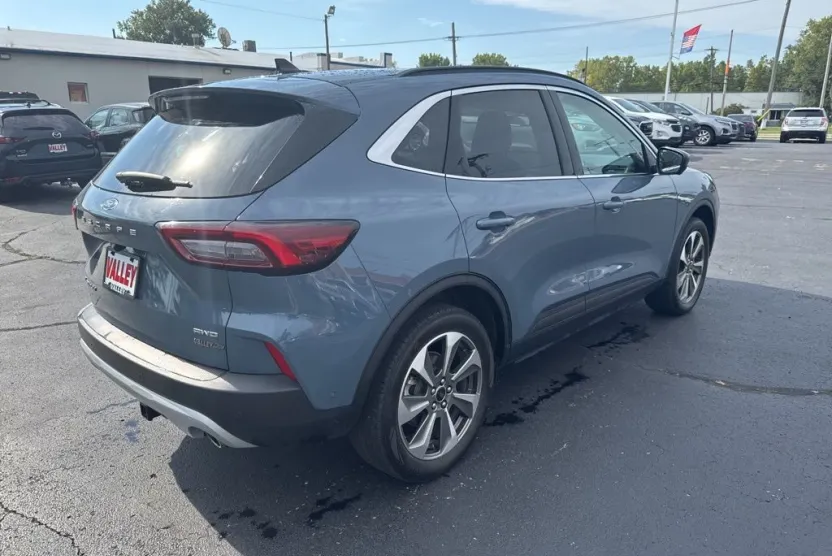 2023 Ford Escape Platinum photo 1