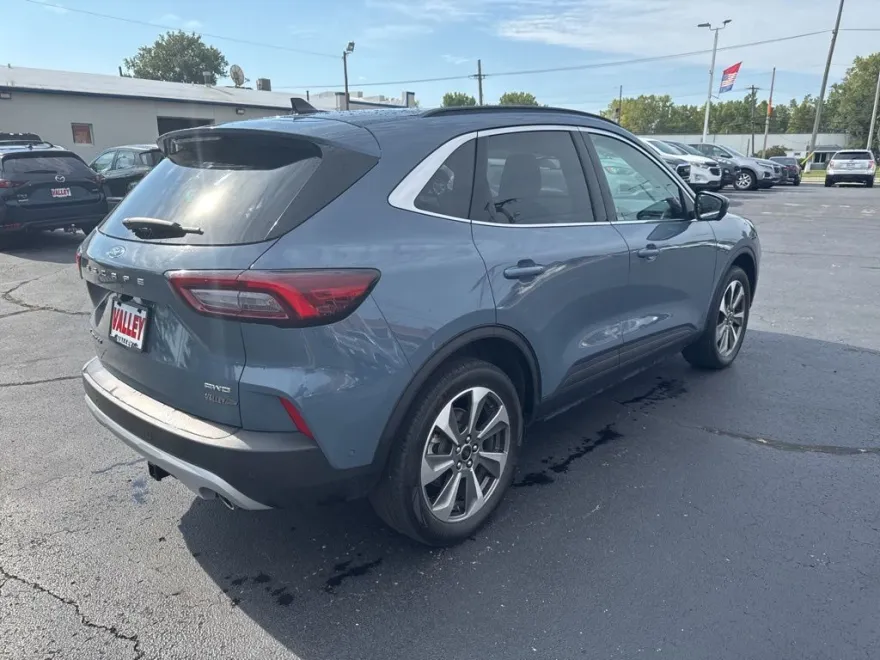 2023 Ford Escape Platinum photo 1