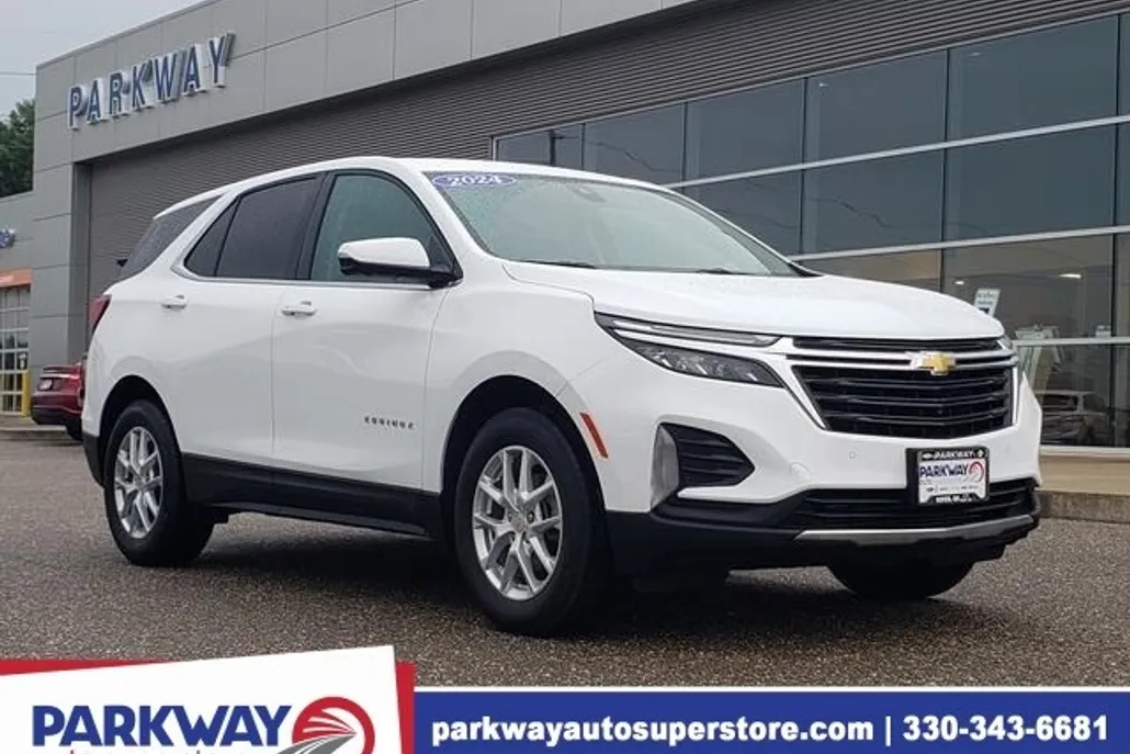2024 Chevrolet Equinox LT photo 1