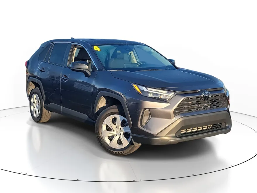 2024 Toyota RAV4 LE photo 1