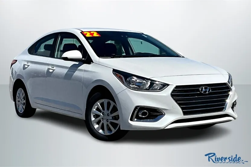 2022 Hyundai Accent SEL photo 1