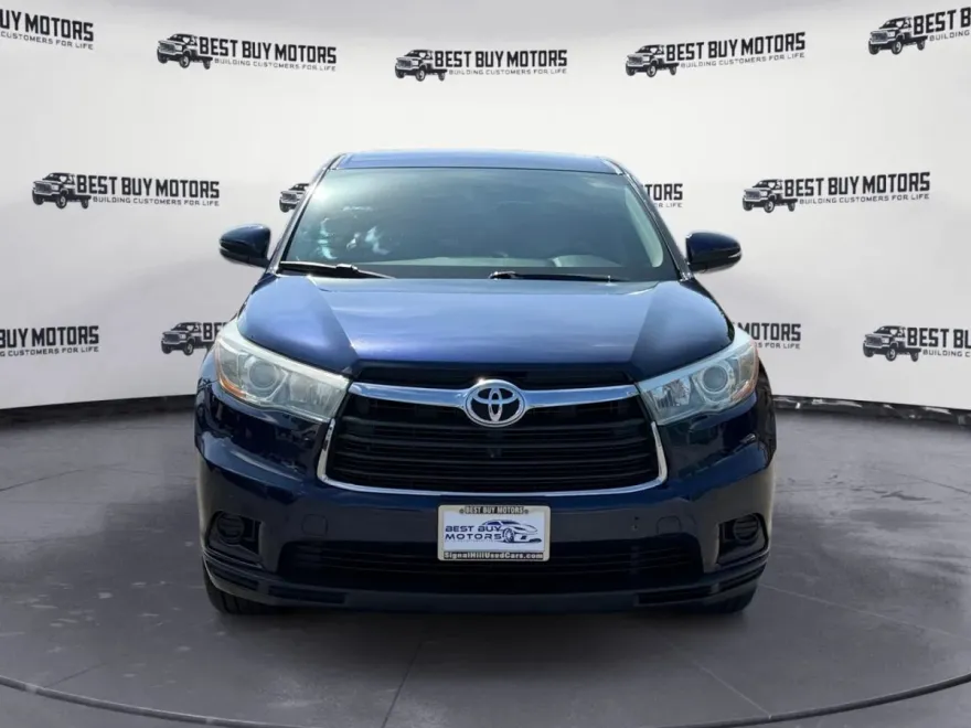 2015 Toyota Highlander LE photo 1