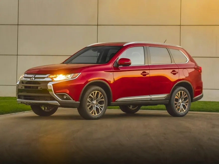 2017 Mitsubishi Outlander ES photo 1